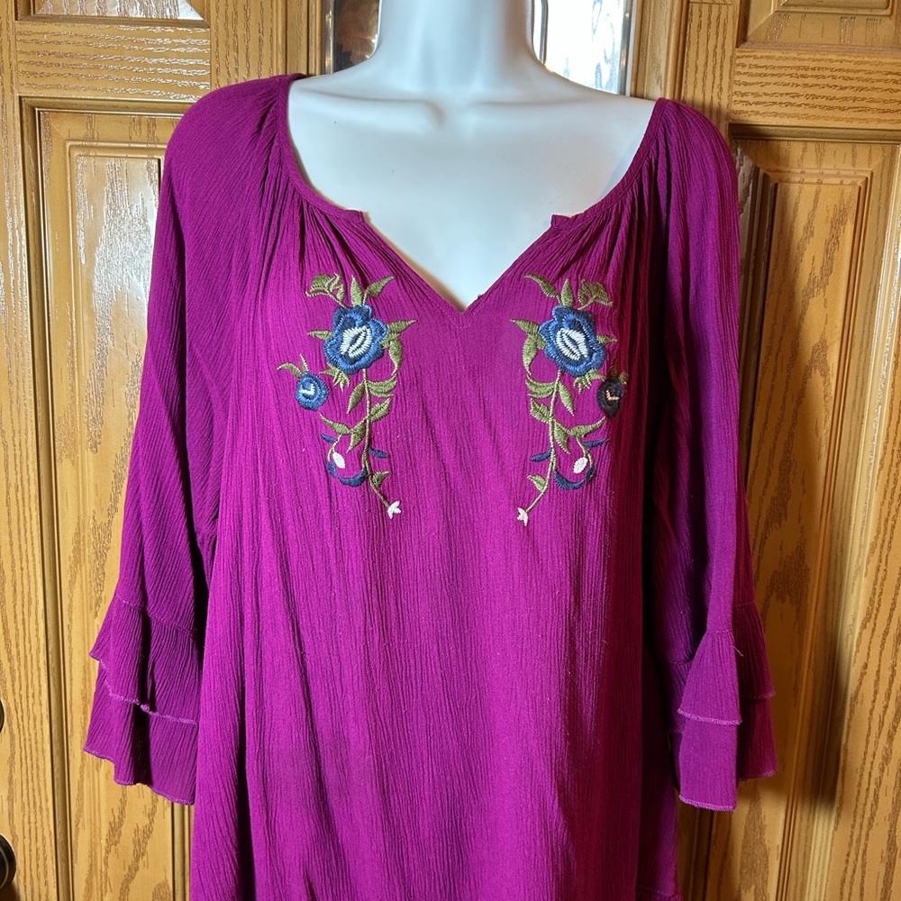 💚3/$25 Kim Rogers Magenta Blouse with Floral Embroidery 1X
